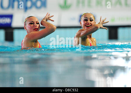 Savona, Italia. Il 24 maggio 2013. La squadra ucraina durante il duetto libero preliminari di routine a livello europeo di nuoto sincronizzato Champions Cup dalla piscina comunale Carlo Zanelli. Credit: Azione Plus immagini di Sport / Alamy Live News Foto Stock