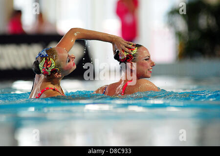 Savona, Italia. Il 24 maggio 2013. La squadra ucraina durante il duetto libero preliminari di routine a livello europeo di nuoto sincronizzato Champions Cup dalla piscina comunale Carlo Zanelli. Credit: Azione Plus immagini di Sport / Alamy Live News Foto Stock