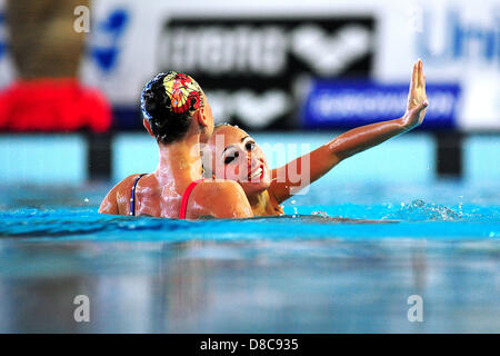 Savona, Italia. Il 24 maggio 2013. La squadra ucraina durante il duetto libero preliminari di routine a livello europeo di nuoto sincronizzato Champions Cup dalla piscina comunale Carlo Zanelli. Credit: Azione Plus immagini di Sport / Alamy Live News Foto Stock