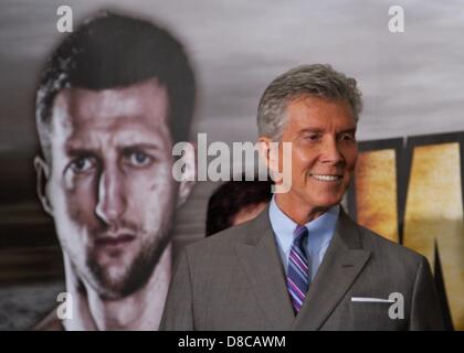 Londra, Regno Unito. Il 24 maggio 2013. MC Michael Buffer a pesare in per Froch-Kessler II a Londra O2. Credito: Paolo McCabe / Alamy Live News Foto Stock