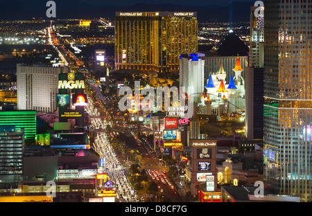 Una vista degli alberghi e dei casinò sulla Strip di Las Vegas, NV, Stati Uniti d'America, 11 marzo 2011. (Adrien Veczan) Foto Stock