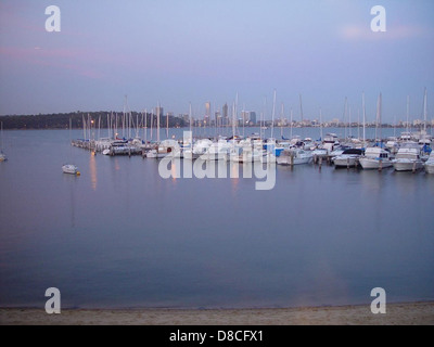 Barche ormeggiate presso il Royal Perth Yacht club. Foto Stock