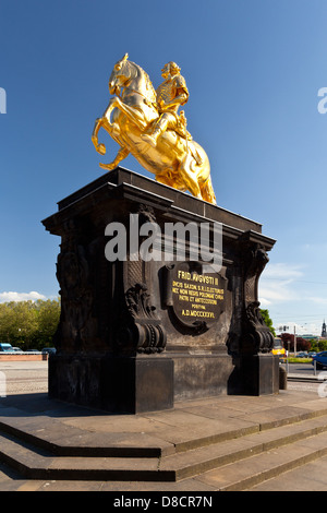 Dresden - "Goldener Reiter' (Golden Rider) statua all'Hauptstrasse; Saxonia, Germania, Europa Foto Stock