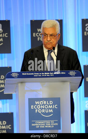 Mar Morto, Giordania. Maggio 25, 2013. Il presidente palestinese Mahmoud Abbas (Abu Mazen) parla in un Forum Economico Mondiale presso il Mar Morto in Giordania il Maggio 25, 2013 (immagine di credito: credito: Thaer Ganaim APA/images/ZUMAPRESS.com/Alamy Live News) Foto Stock