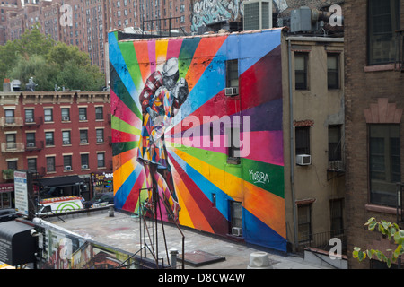 Graffiti astratti Bright wall art fetta americana di mela grande Manhattan New York, NY, USA Highline Foto Stock