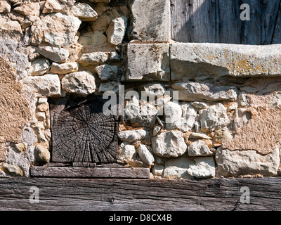 Dettaglio casuale di muro di pietra - Francia. Foto Stock