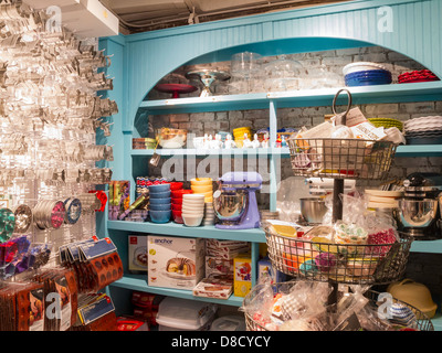 'Frusta' angolo cucina e tavolo negozio interno, NYC Foto Stock