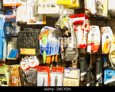 'Frusta' angolo cucina e tavolo negozio interno, NYC Foto Stock