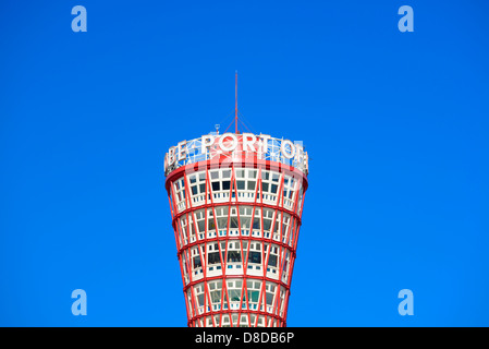 Porto di Kobe e la torre di porto Foto Stock