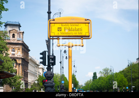 Ungheria Budapest metropolitana stazione della metropolitana entrata segno Foto Stock