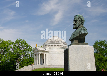 La Mississippi, Vicksburg. Vicksburg National Military Park, Illinois Memorial. Busto di Brigadiere Generale John E. Smith. Foto Stock