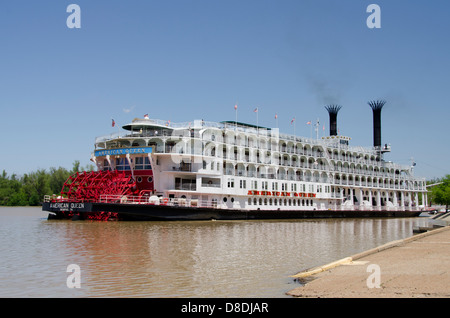 La Mississippi, Vicksburg. American Queen pedalo' crociera barca sul fiume Yazoo off il fiume Mississippi. Foto Stock