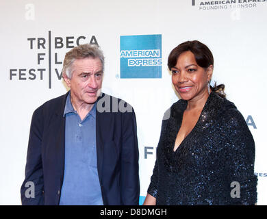 NEW YORK, Stati Uniti d'America - 17 aprile: Robert De Niro e grazia Hightower frequentare 2013 Tribeca Film Festival il 17 aprile 2013 a New York Foto Stock