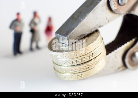 Piccolo popolo modelli e denaro concetto finanziario Foto Stock