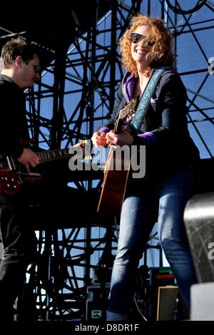 Toronto, Canada. 25 Maggio, 2013. Kathleen Edwards esegue al 1° CBC annuale Festival di Musica a Echo Beach a Toronto. (JKP/N8N) Foto Stock