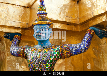 Gigantesche Statue di Buddha in Grand Palace di Bangkok Foto Stock