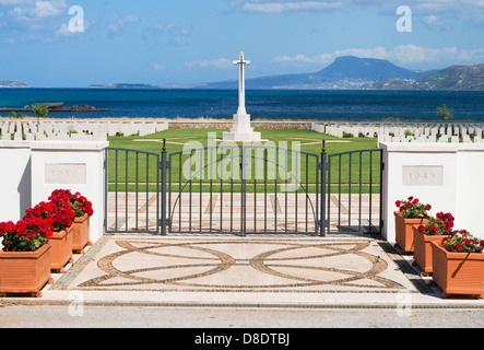 Le porte alla Baia di Suda WW2 Commonwealth War Cemetery, vicino a Chania, Creta, Grecia. Foto Stock