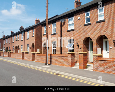 Fila di nuova costruzione di case a schiera in Sandbach CHESHIRE REGNO UNITO Foto Stock