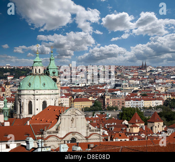 Praga - La Cattedrale di San Nicola nel quartiere di Malá Strana, Repubblica Ceca Foto Stock