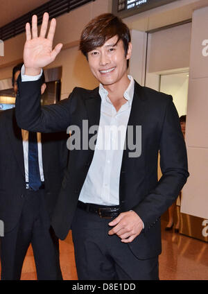 Lee Byung-heon, Maggio 26, 2013 : Tokyo, Giappone : attore Byung hun Lee arriva a Tokyo International Airport in Tokyo, Giappone, il 26 maggio 2013. (Foto di Keizo Mori/AFLO) Foto Stock