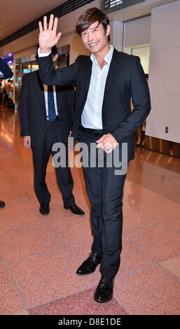 Lee Byung-heon, Maggio 26, 2013 : Tokyo, Giappone : attore Byung hun Lee arriva a Tokyo International Airport in Tokyo, Giappone, il 26 maggio 2013. (Foto di Keizo Mori/AFLO) Foto Stock