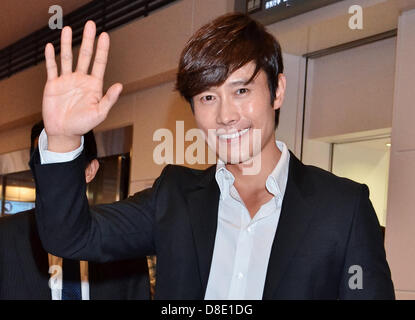 Lee Byung-heon, Maggio 26, 2013 : Tokyo, Giappone : attore Byung hun Lee arriva a Tokyo International Airport in Tokyo, Giappone, il 26 maggio 2013. (Foto di Keizo Mori/AFLO) Foto Stock