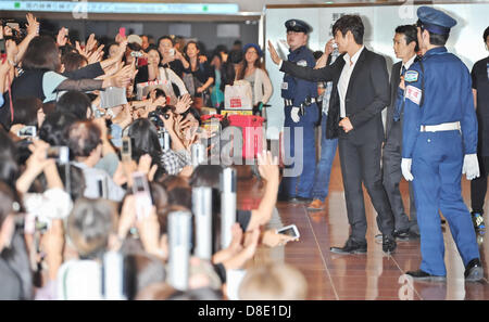 Lee Byung-heon, Maggio 26, 2013 : Tokyo, Giappone : attore Byung hun Lee arriva a Tokyo International Airport in Tokyo, Giappone, il 26 maggio 2013. (Foto di Keizo Mori/AFLO) Foto Stock