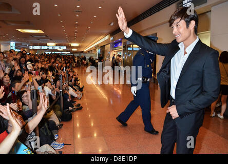 Lee Byung-heon, Maggio 26, 2013 : Tokyo, Giappone : attore Byung hun Lee arriva a Tokyo International Airport in Tokyo, Giappone, il 26 maggio 2013. (Foto di Keizo Mori/AFLO) Foto Stock