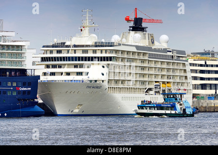 Il mondo nave da crociera al terminal delle navi da crociera ad Amburgo, Germania, Europa Foto Stock