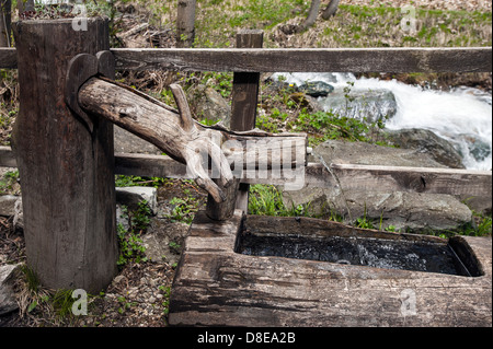 Europa Provincia di Torino Piemonte Orsiera Rocciavriè Park Usseaux fontana di montagna Foto Stock