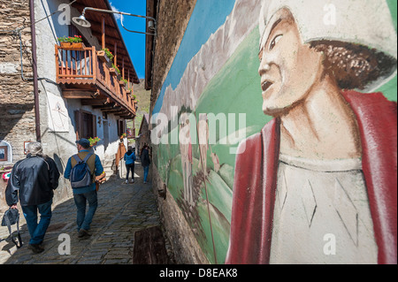 Europa Italia Provincia di Torino Piemonte Orsiera Rocciavriè Park Usseaux paese dipinto Foto Stock