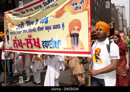 Il venticinquesimo Sikh annuale parata del giorno su Madison Avenue a Manhattan, 2012. Foto Stock