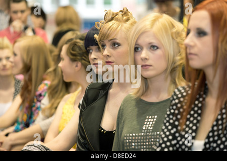 Poznan, Polonia, Modelli pubblicità per il produttore di prodotti per la cura dei capelli Allisia Cerasilk Foto Stock
