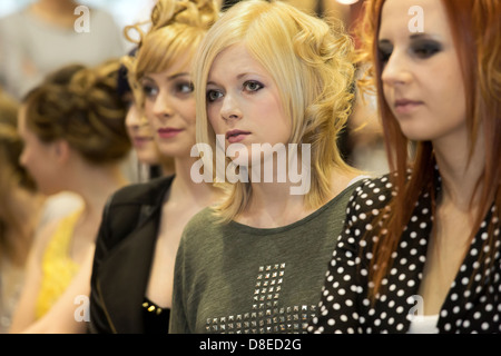 Poznan, Polonia, Modelli pubblicità per il produttore di prodotti per la cura dei capelli Allisia Cerasilk Foto Stock