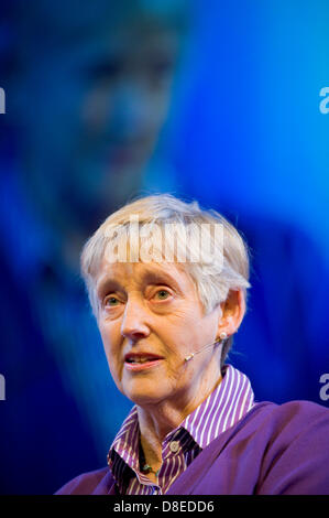 Stella Rimingthon ex capo di MI5 parlando i suoi romanzi e il ruolo del servizio di sicurezza del Woolwich omicidio al The Telegraph Hay Festival 2013 Hay on Wye Powys Wales UK Credit: Jeff Morgan/Alamy Live News Foto Stock