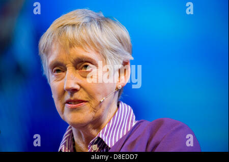 Stella Rimingthon ex capo di MI5 parlando i suoi romanzi e il ruolo del servizio di sicurezza del Woolwich omicidio al The Telegraph Hay Festival 2013 Hay on Wye Powys Wales UK Credit: Jeff Morgan/Alamy Live News Foto Stock