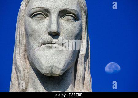 Cristo Redentore faccia dettaglio una delle sette meraviglie del mondo Rio de Janeiro destinazione di viaggio Brasile Foto Stock