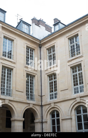 La piazza interna dell'università di diritto della Sorbona di Parigi Francia Foto Stock