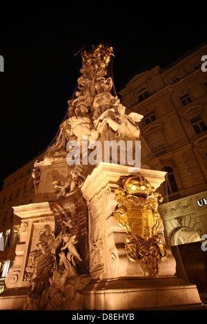 Dreifaltigkeitssaeule Colonna della Santa Trinità di notte Vienna, Austria Inferiore, Austria, Europa Foto Stock