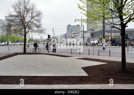 Berlino, Germania, ridisegnato intersezione ad angolo Memhardstrasse Karl-Liebknecht Strasse Foto Stock