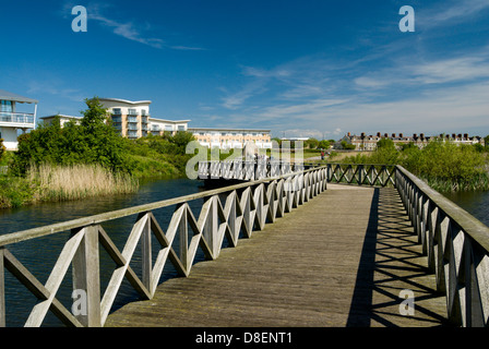 La passerella, Cardiff Bay zone umide riserva naturale, Cardiff, Galles. Foto Stock