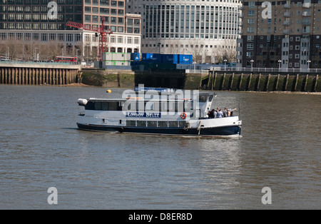 La MV 'London Belle' party noleggio vela chiatta sul Fiume Tamigi, Londra, Regno Unito. Foto Stock