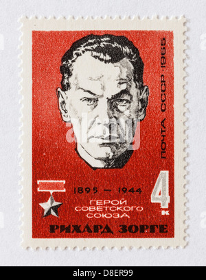 Spia sovietica Richard sorge in primo piano su un commemorativa Unione Sovietica timbro postale. Foto Stock