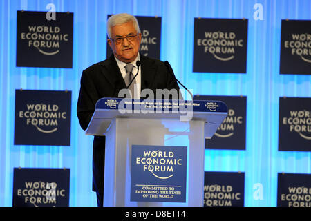 Mar Morto, Giordania. 26 Maggio, 2013. Il presidente palestinese Mahmoud Abbas parla durante il Forum economico mondiale sul Medio Oriente e Nord Africa a Re Hussein Convention Center, presso il Mar Morto, 26 maggio 2013 (immagine di credito: credito: Thaer Ganaim APA/images/ZUMAPRESS.com/Alamy Live News) Foto Stock