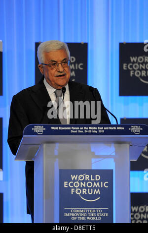 Mar Morto, Giordania. 26 Maggio, 2013. Il presidente palestinese Mahmoud Abbas parla durante il Forum economico mondiale sul Medio Oriente e Nord Africa a Re Hussein Convention Center, presso il Mar Morto, 26 maggio 2013 (immagine di credito: credito: Thaer Ganaim APA/images/ZUMAPRESS.com/Alamy Live News) Foto Stock