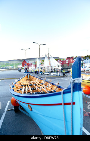 Tradizionale barca a remi in Torshavn capitale delle Isole Faerøer - utilizzato per le competizioni Foto Stock