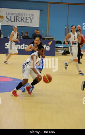 Luogo: Surrey Sport Park, Regno Unito. 27 Maggio, 2013. Gran Bretagna donna vs Grecia donna, basket. Grecia 69 - Gran Bretagna 66 . Credito: Darren Cullender/Alamy Live News Foto Stock