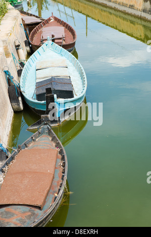 Tradizionali barche da pesca in La Albufera di Valencia, Spagna Foto Stock