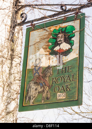 Il Royal Oak in Cardington, ripetutamente il più antico pub in Shropshire, Regno Unito. Foto Stock