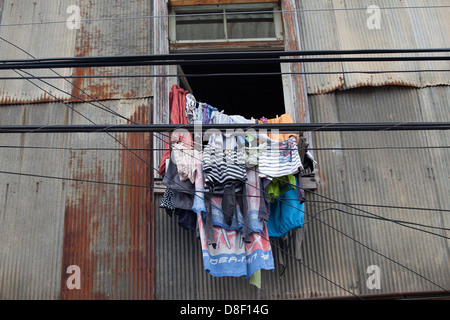 Sul telaio di una finestra in Valparaiso Cerro Bellavista Foto Stock